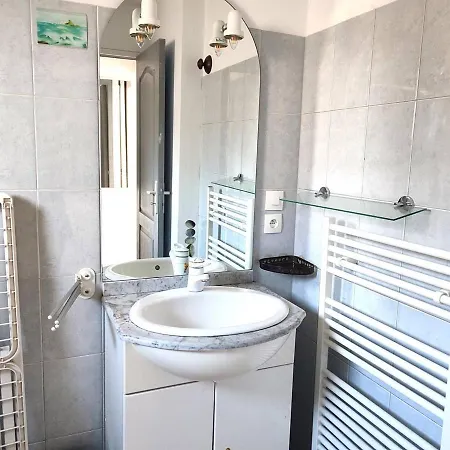 Maison A 210m De La Avec Jardin Clos, Terrasse Et Parking Prive Sur L'ile Grande - Fr-1-368-214