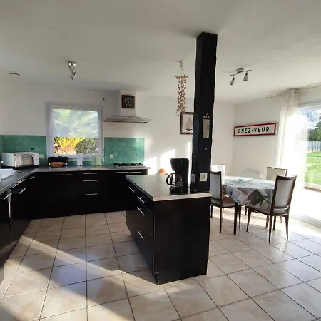 Holiday home Maison A 210m De La Avec Jardin Clos, Terrasse Et Parking Prive Sur L'ile Grande - Fr-1-368-214 Pleumeur-Bodou